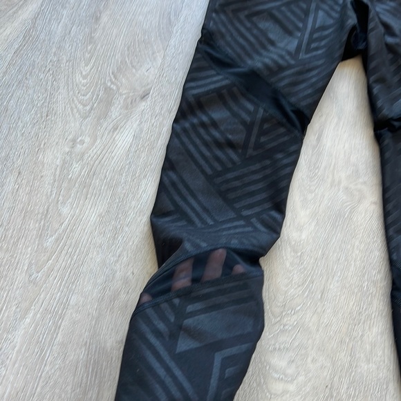 Like New Old Navy leggings size small. Black patterned - Picture 3 of 5